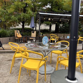 Breathless Sparkling Wines - Thoughtful seating - Wineries Near Me - Healdsburg, California