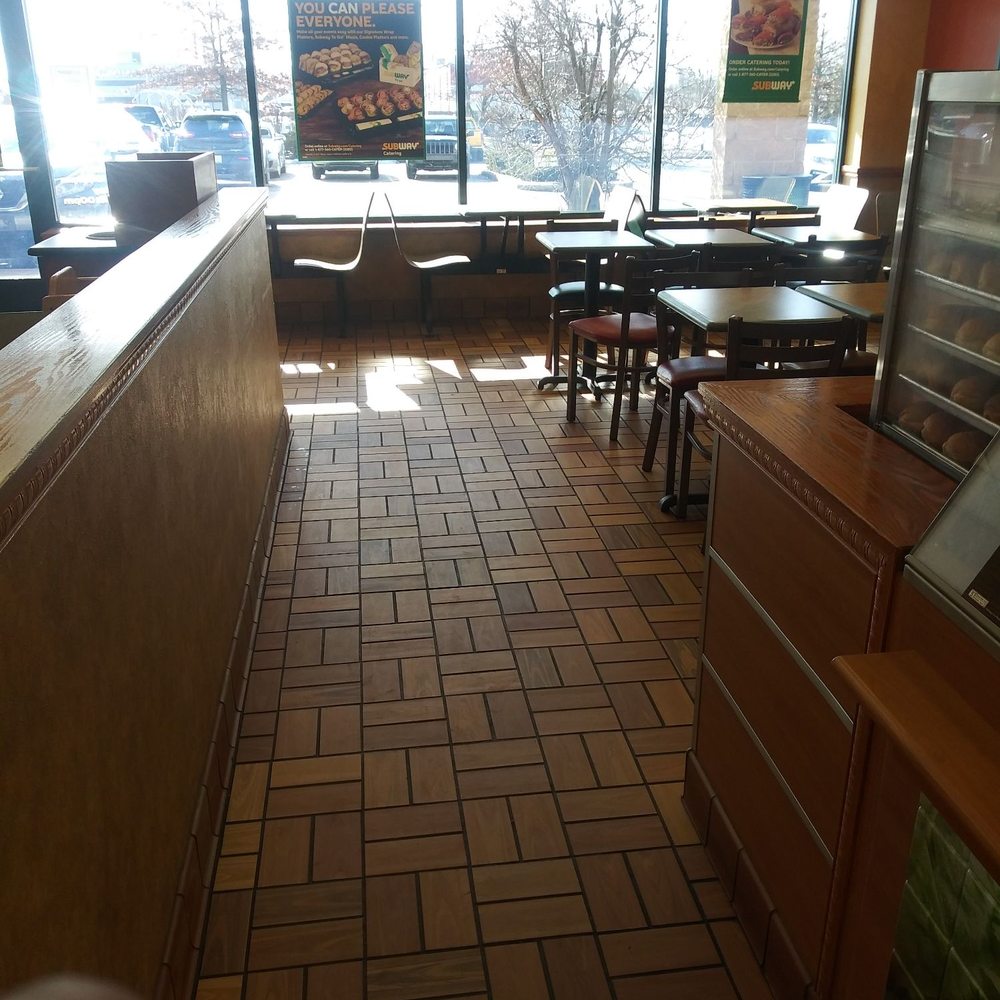 Subway - Dinning room - Sandwiches Near Me - Bloomington, Indiana