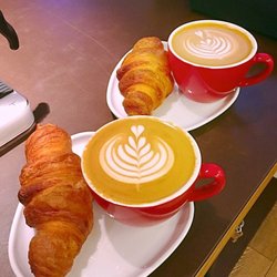 Bill's Coffee - Morgentilbud med cappuccino og croissant