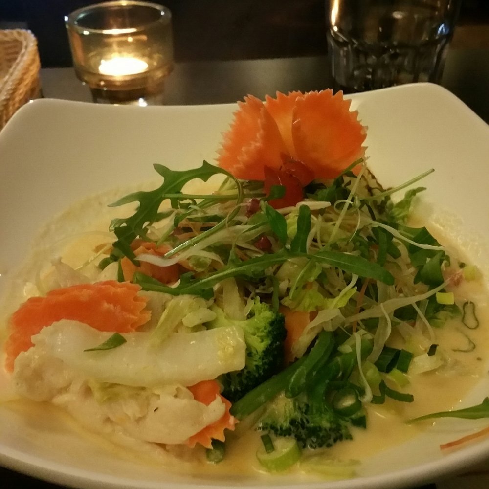 Madami - Chicken Coconut curry rice and vegetables - Vietnamese Near Me - Berlin, BE