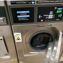 Easy Kleen Laundromat