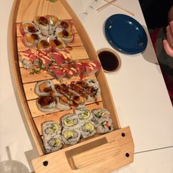 Uncle Sang Sushi & Kitchen - Sushi boat with 4 different rolls