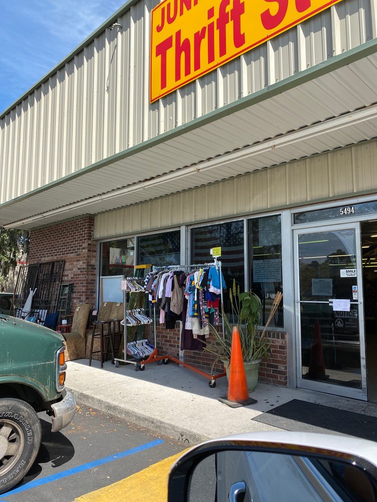 Junk 4 Ur Trunk Thrift Store, Brunswick Roadtrippers