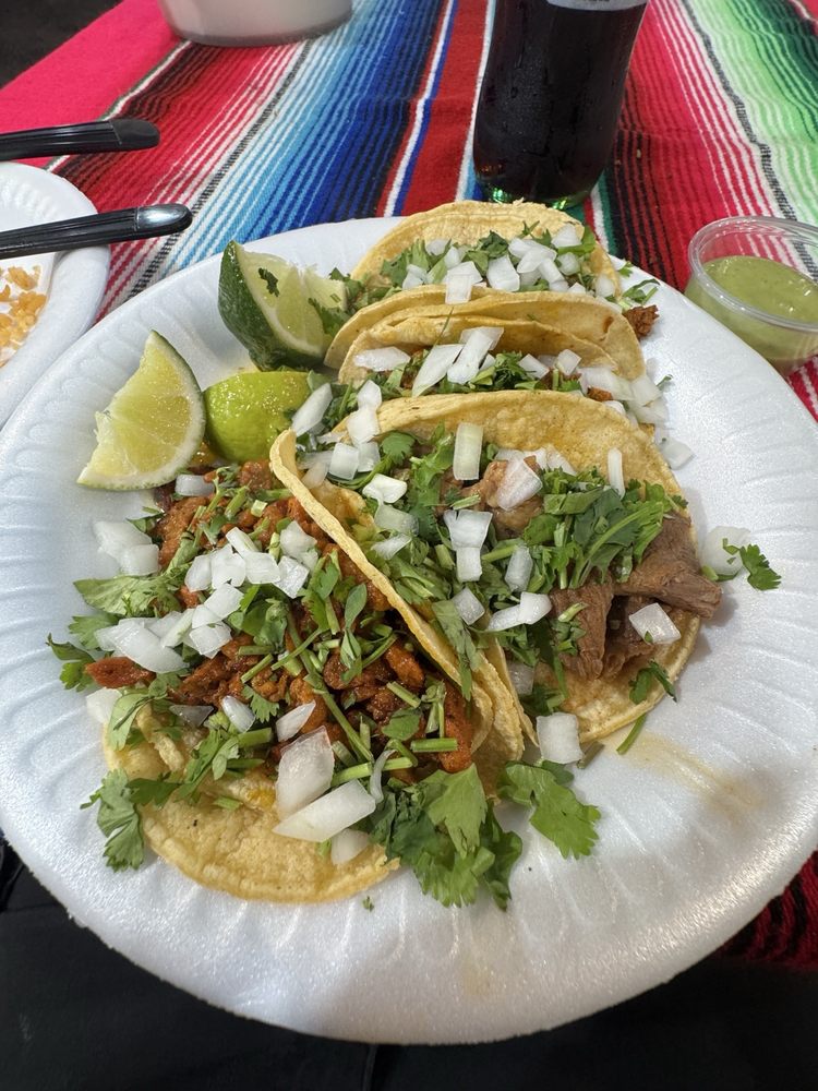 Tacos Bajo La Carpa