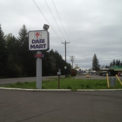 Dari-Mart - parking lot
