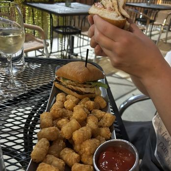 Platform 47 - Grilled Chicken Sandwich - Pubs Near Me - Chicago, Illinois