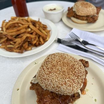 The Commodore - Mild breast sandwich, large fries and queso - Bars Near Me - Brooklyn, New York