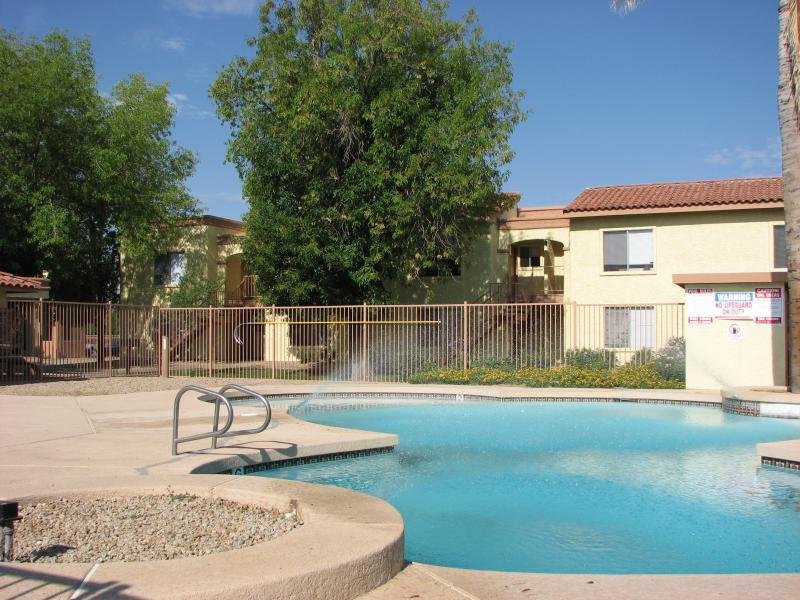 Crystal Pointe Apts - property management company in Phoenix, AZ