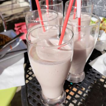 Zooza Cafe - Delicious smoothies for dessert - Coffee & Tea Near Me - Westlake Village, California