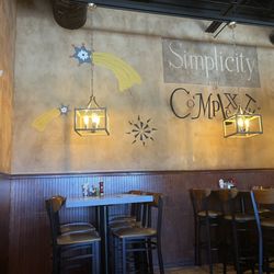 Samantha's Restaurant - Decor