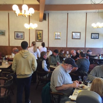 The Pancake Chef - Brunch crowd - American Near Me - SeaTac, Washington