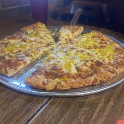 Pizza Pub - White pizza with hot banana peppers added.