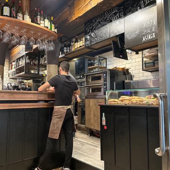 Verde Bistro - Wine Bars Near Me - Venezia, VE Verde Bistro - Wine Bars Near Me - Venezia, VE