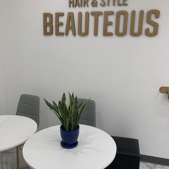 Salon Beauteous - Waiting area - Hair Stylists Near Me - Niles, Illinois