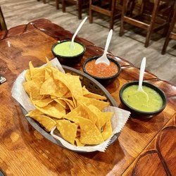 Tacos Mi Nacho - Chips and salsa for the table