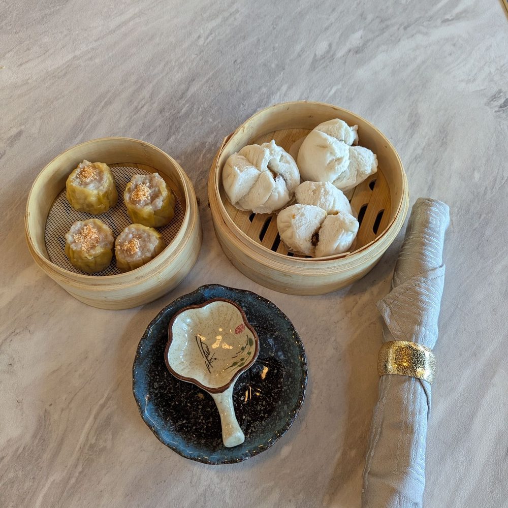 Sui mai and steamed pork bao