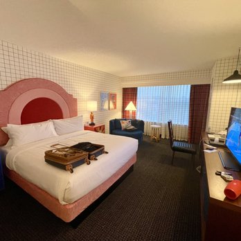 Graduate by Hilton Cincinnati - Hotels Near Me - Cincinnati, Ohio Graduate by Hilton Cincinnati - Hotels Near Me - Cincinnati, Ohio