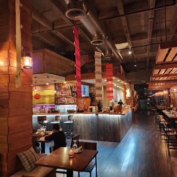 Bangkok Station - Ambiance - Thai Near Me - Atlanta, Georgia