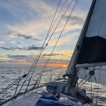 Sailing Sur le Vent - Boat Charters Near Me Sailing Sur le Vent - Boat Charters Near Me