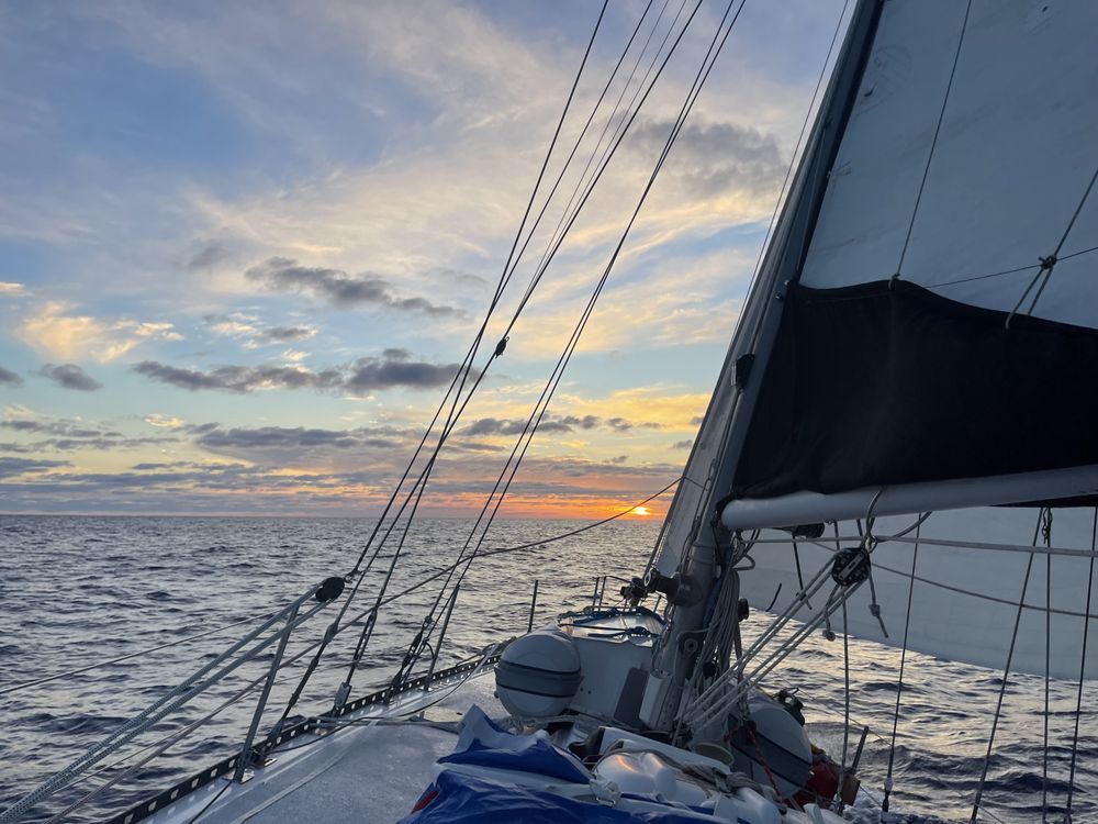 Sailing Sur le Vent Logo