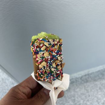 Tacumbo - Paleta de limon con cubierta en chocolate cacahuate y sprinkles - Mexican Near Me - Chula Vista, California Tacumbo - Paleta de limon con cubierta en chocolate cacahuate y sprinkles - Mexican Near Me - Chula Vista, California