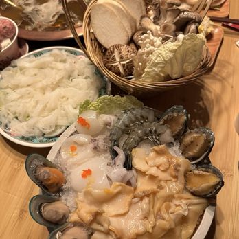 SuanQ Guizhou Hot Pot - White Hair Belly Tripe, Mixed Mushroom Platter & Mixed Seafood Platter - Hot Pot Near Me - Flushing, New York SuanQ Guizhou Hot Pot - White Hair Belly Tripe, Mixed Mushroom Platter & Mixed Seafood Platter - Hot Pot Near Me - Flushing, New York
