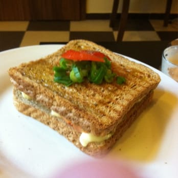 Salsa Cafe - Mozz pesto and tomato on wheat toast - Coffee & Tea Near Me - Prague, Puerto Rico