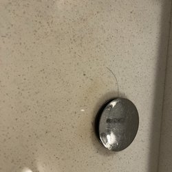 Hotel Molina Lario - Mildew in sink