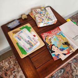 First Free Coffee Bar - Puzzle, markers, children's spot