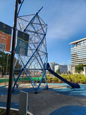 Klyde Warren Park by null