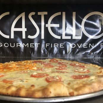 Castello's Pizza - Quattro formaggi; tomatoes, fontina, Gorgonzola, mozzarella and Parmesan - Pizza Near Me - Clermont, Florida