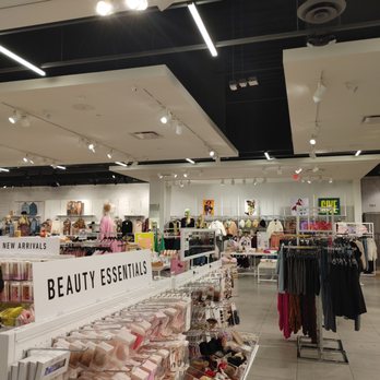 H&M - Fashion Near Me - Yonkers, New York