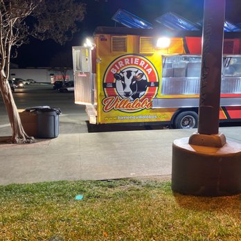 Birrieria Villalobos - Food Trucks Near Me - Van Nuys, California