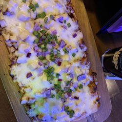 Mr Brews Taphouse Oshkosh - BBQ Chicken Flatbread