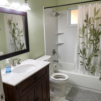 Deco Kitchen and Bath - Guest bath - General Contractors Near Me