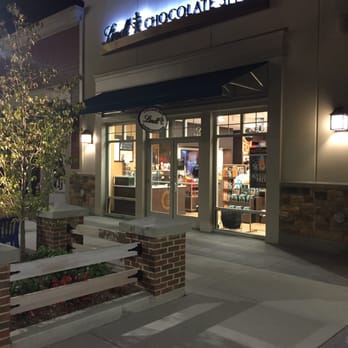 Lindt - One of the best spots in the outlet. - Desserts Near Me - Gloucester Township, New Jersey