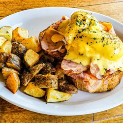 The Bread Peddler - Challah bread eggs benedict