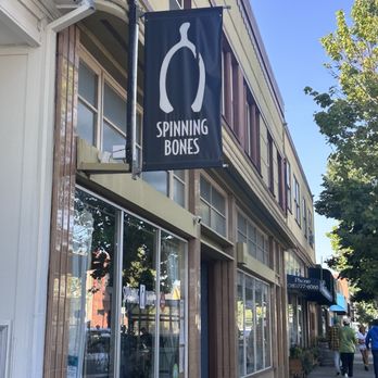 Spinning Bones - New American Near Me - Alameda, California