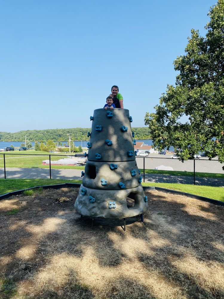 MILNOT BEACH AT LAKE LOU YAEGER Updated August 2024 24 Photos 4932 Beach House Trl