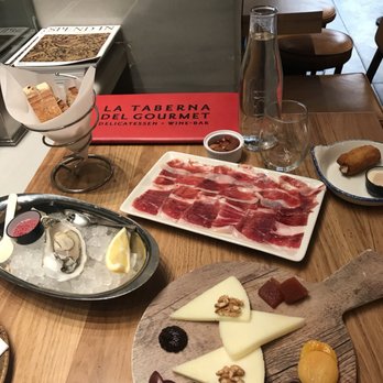La Taberna del Gourmet - Bread, oyster, cured Iiberico ham, mild manchego with assorted fruit, ham croquette, complimentary nuts. - French Near Me - Alicante, A La Taberna del Gourmet - Bread, oyster, cured Iiberico ham, mild manchego with assorted fruit, ham croquette, complimentary nuts. - French Near Me - Alicante, A