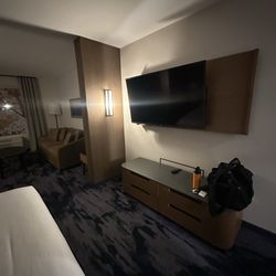 Fairfield By Marriot - Dresser
