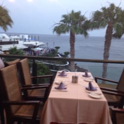 El Cangrejo Rojo - Table overlooking the lovely harbour