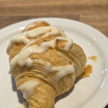 Cheddar's Scratch Kitchen - Croissant with honey butter - Comfort Food Near Me - Lincoln, Nebraska Cheddar's Scratch Kitchen - Croissant with honey butter - Comfort Food Near Me - Lincoln, Nebraska