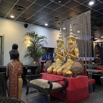 Zen Thai - Seating @ the front window. - Thai Near Me - Phoenix, Arizona