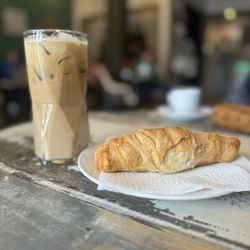 Veskolini Cafe - Croissant and latte