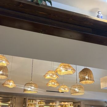 Camellia’s Brunch - Beam me overhead adds character to the room - Breakfast & Brunch Near Me - Bonita, California