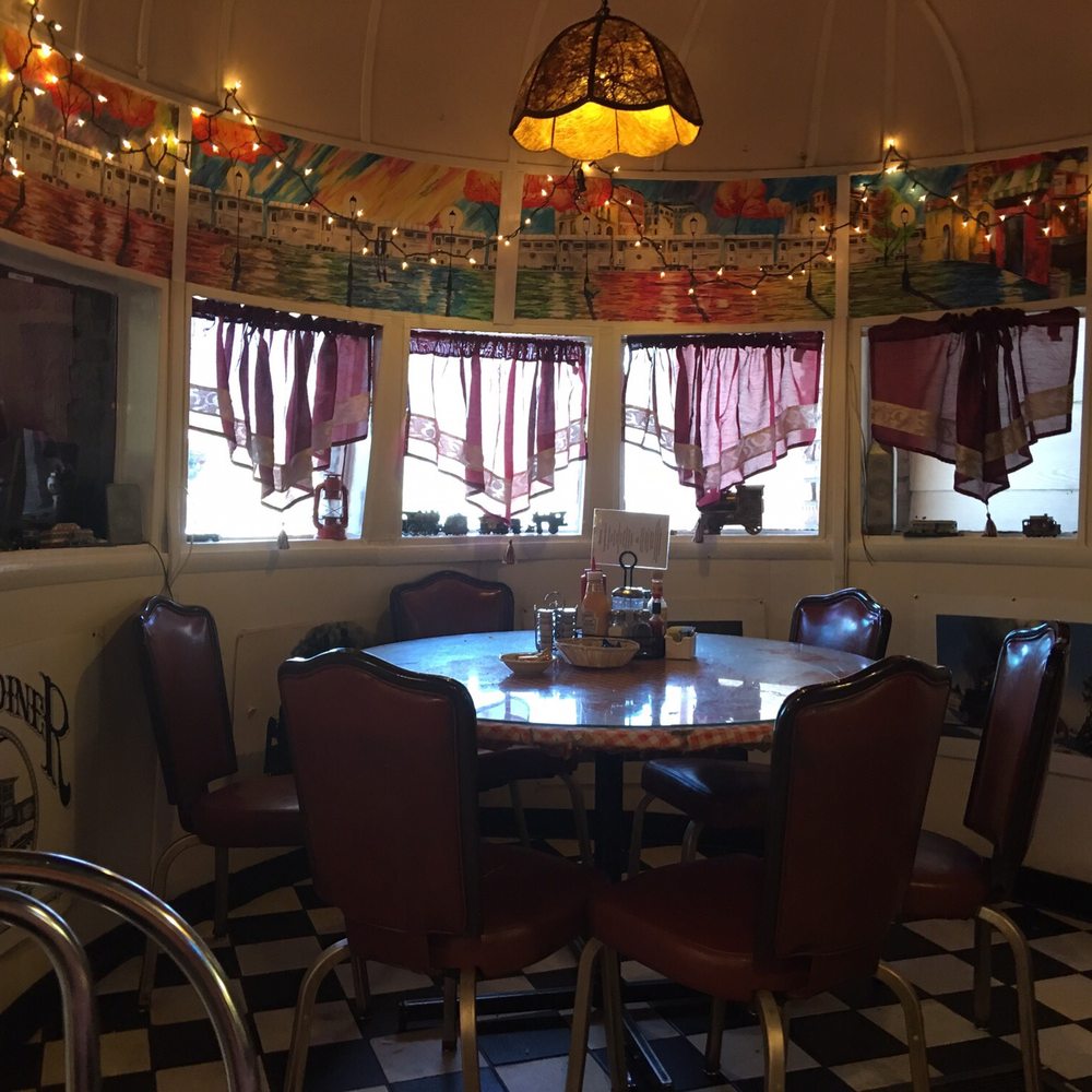 Luxury Diner - Adorable inside table. - Diners Near Me - Cheyenne, Wyoming Luxury Diner - Adorable inside table. - Diners Near Me - Cheyenne, Wyoming