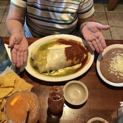 El Pueblo Mexica Restaurant - Burrito Bandera