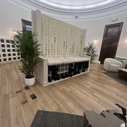 YogaRenew - Waiting area