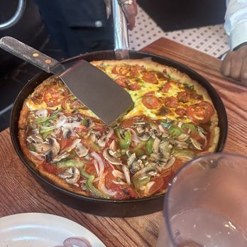 Pizzeria Uno - Deep dish pizza - Pizza Near Me - Chicago, Illinois Pizzeria Uno - Deep dish pizza - Pizza Near Me - Chicago, Illinois
